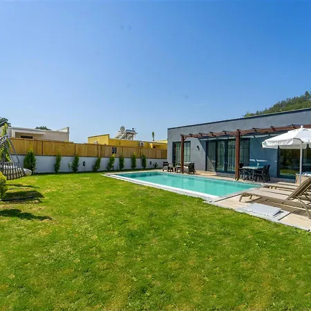 فيلة Oeluedeniz Villa *